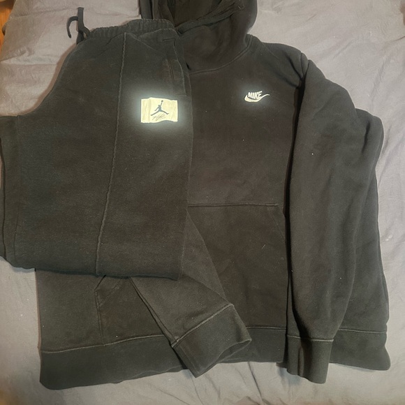 Nike Black Hoodie and Sweatpants Set with Jordan Patch - Picture 2 of 5